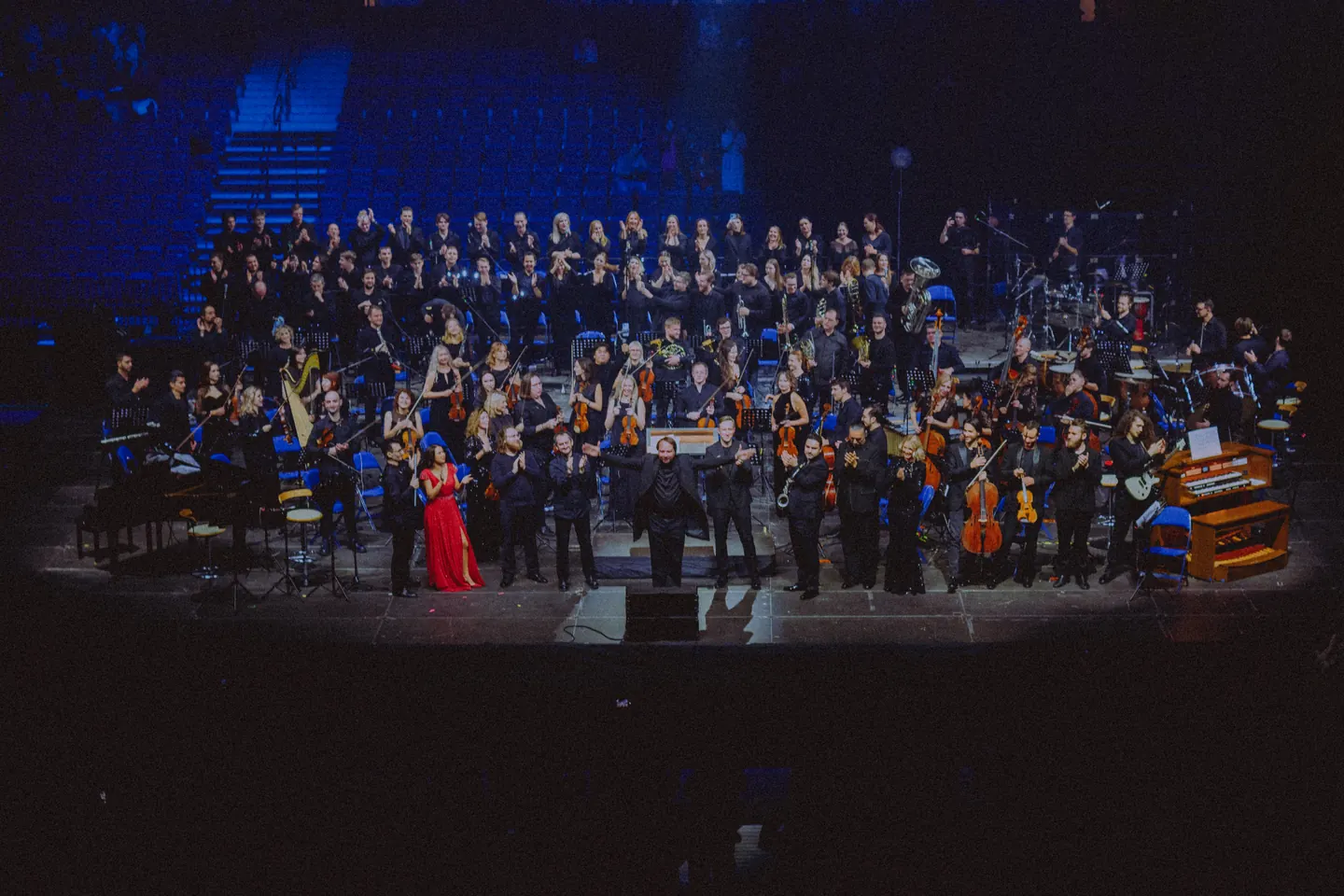 Imperial Orchestra во время шоу