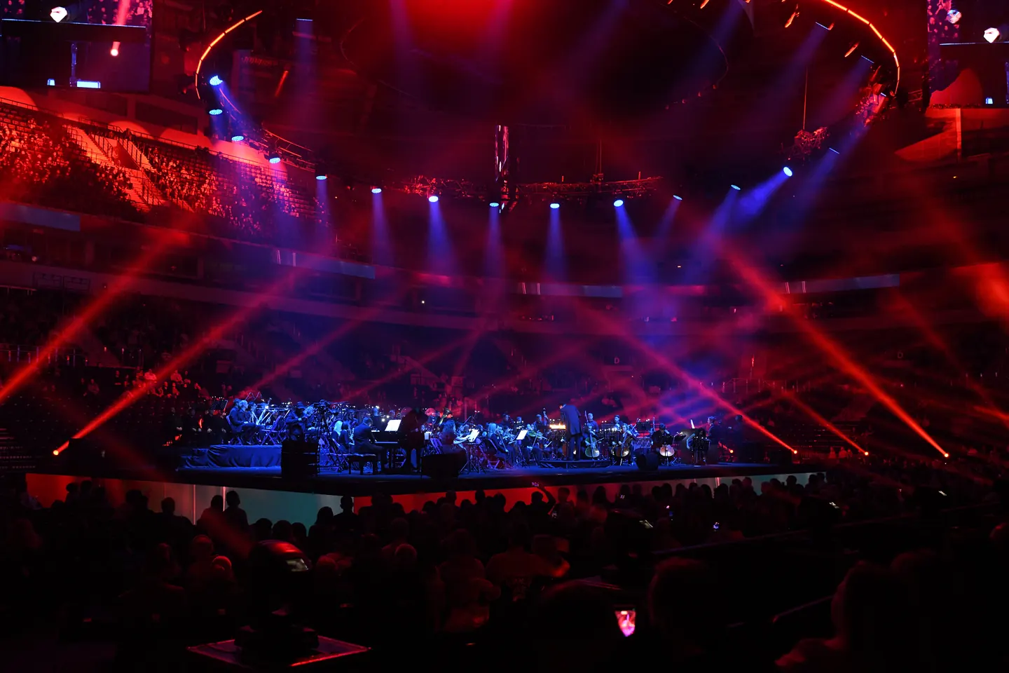 Imperial Orchestra во время шоу